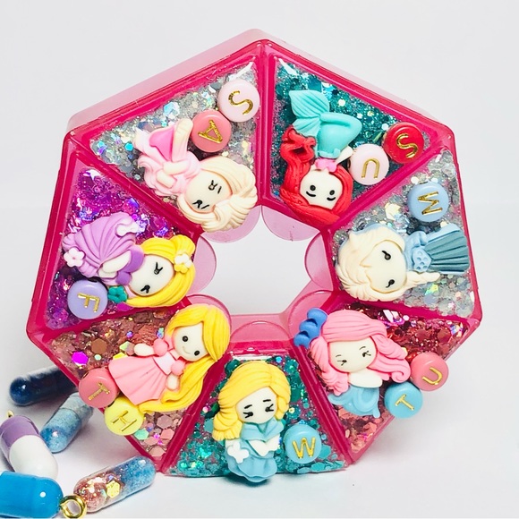 Hand Crafted Handbags - Handmade | Pink Glitter Princesses, 7-Sided Round Pill Case